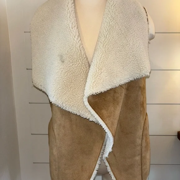 Velvet by Graham & Spencer Tan and Cream Teddy Jacket with Waterfall Collar - Picture 3 of 8